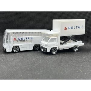 Realtoy Delta Air Lines Bus & Food Service Scissors Box Truck 1/64 Scale Diecast